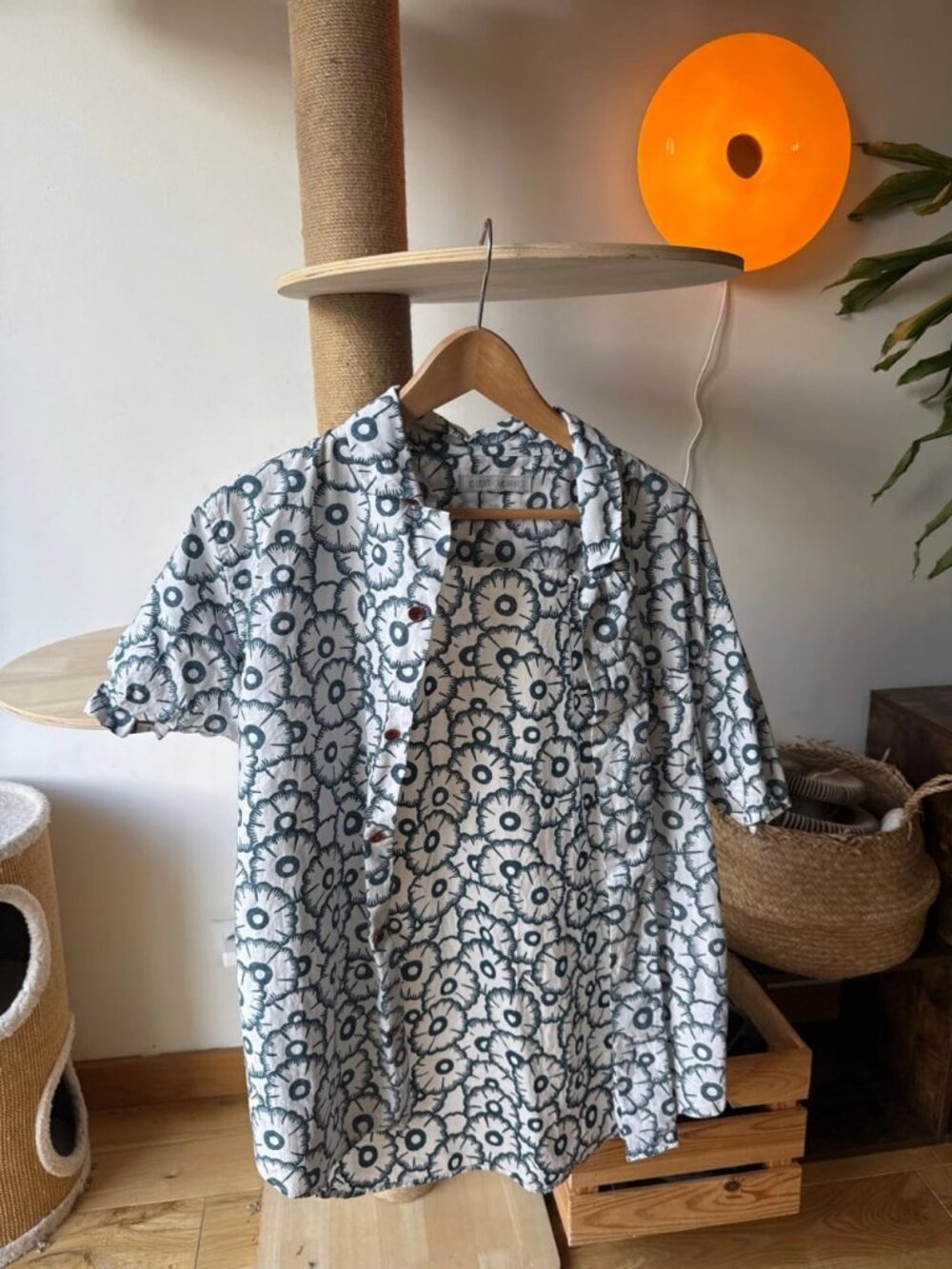 White & Blue Floral Short Sleeve Button-Up Shirt Size M